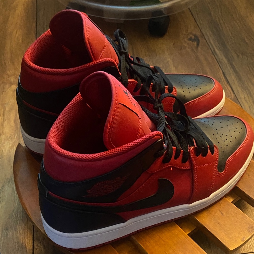 Jordan 1 Men's "Reverse Bred" - Picture 7 of 8